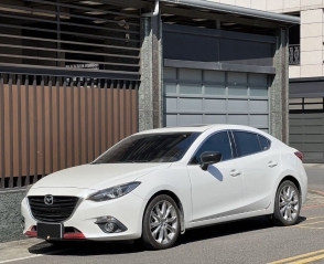 進口 New Mazda3   2.0 四門 租車1